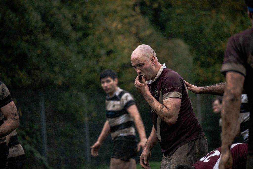 Herrenteam-Spieler nach intensivem Einsatz